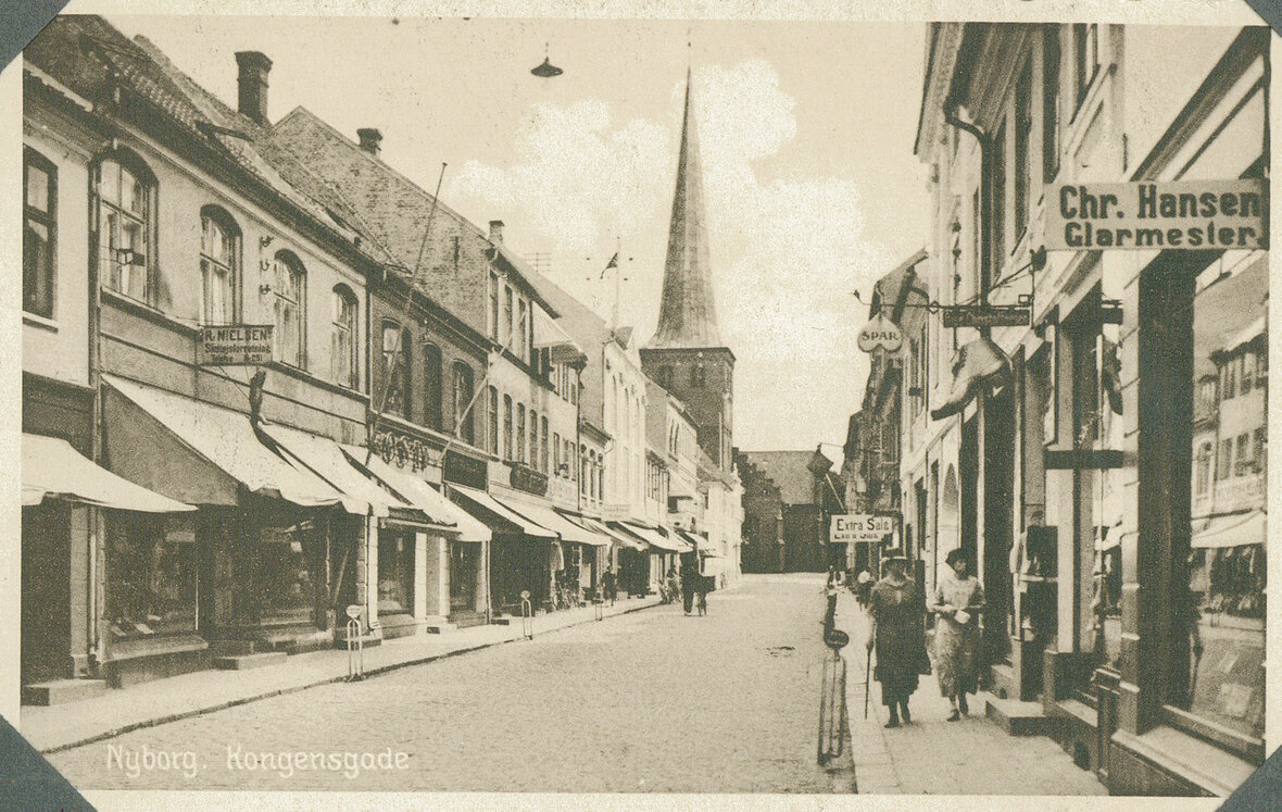 Huse, butikker og bygninger i Kongensgade i Nyborg i 1900-tallet