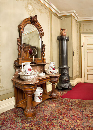 Toiletbord i Nationalmuseets klunkehjem