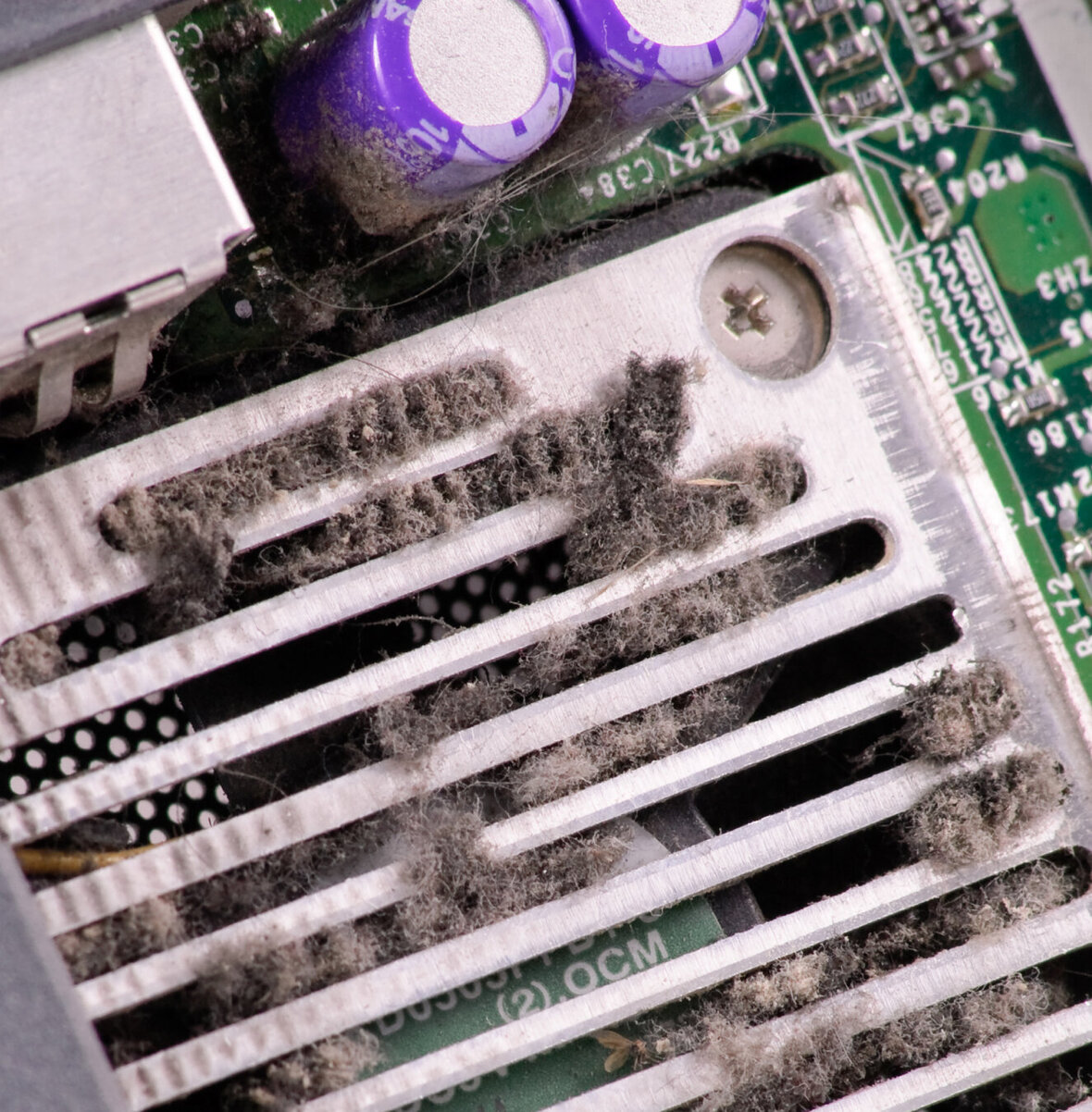 Støvet computer Støvede computere kan selvantænde
