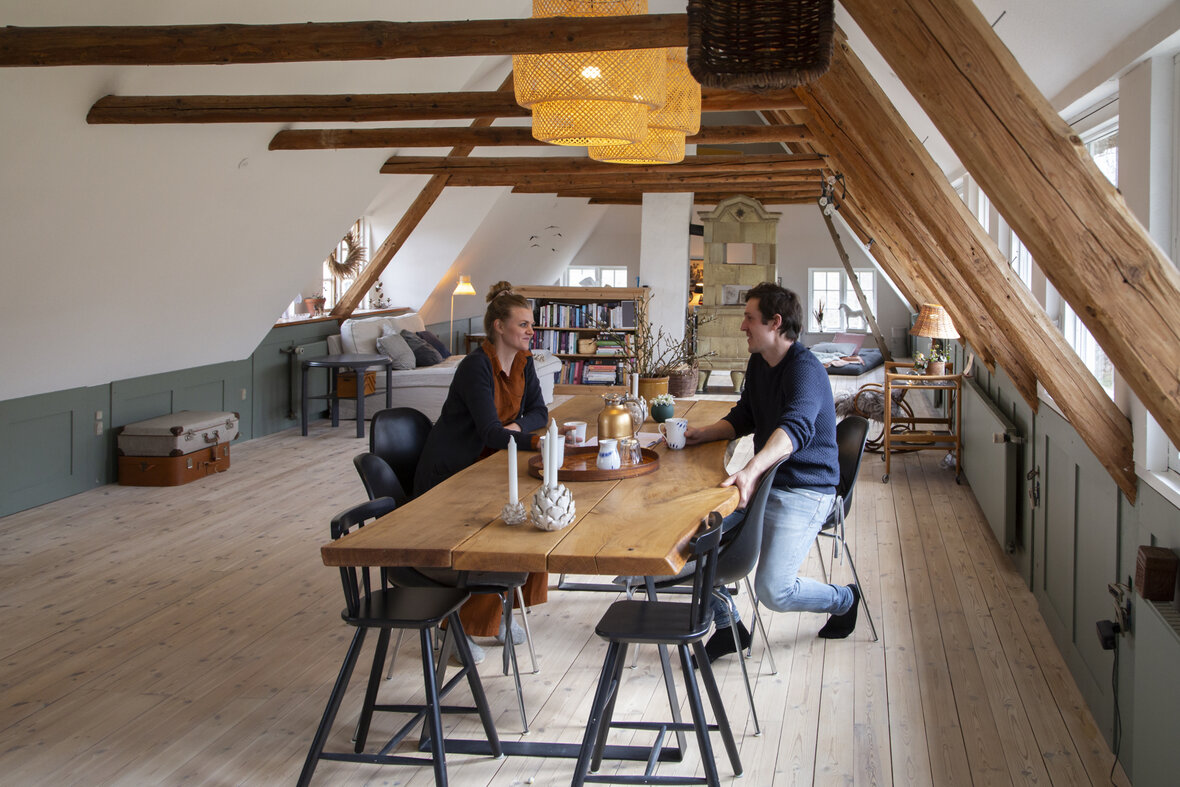 Bæredygtig renovering Stort opholdsrum med køkken