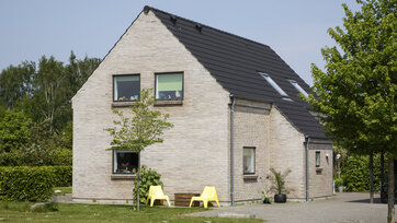 Hus med murstensfacade