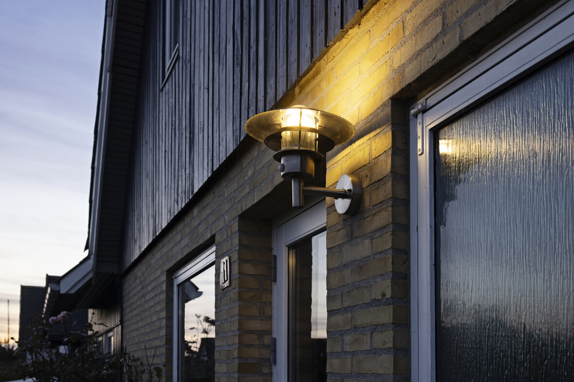 Udendørs lampe med bevægelsessensor