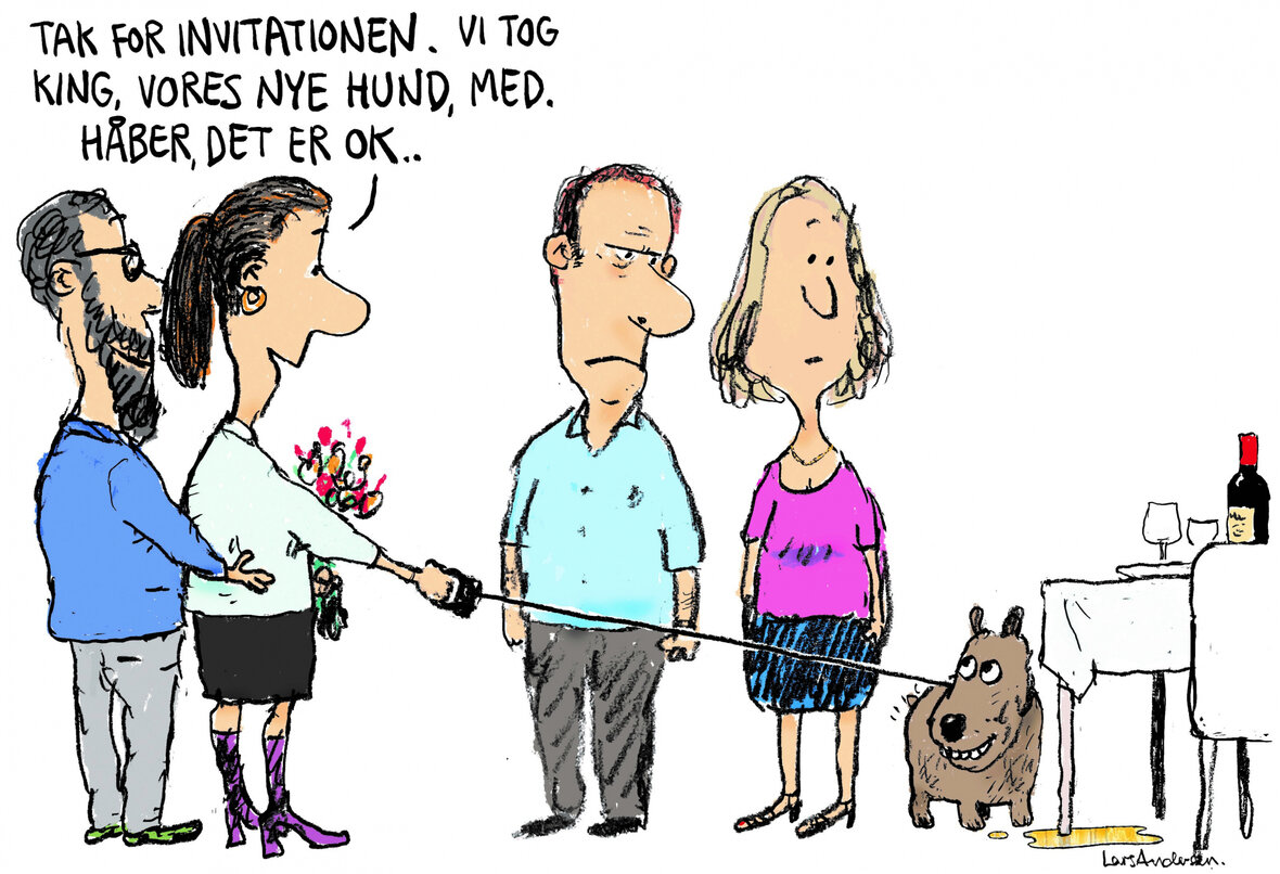Tegning viser par på besøg hos andet par. Den mandlige gæst har en hund med i snor, der har tisset på gulvet. Han siger: "Tak for invitationen. Vi tog King, vores nye hønsehund, med. Håber, det er ok.